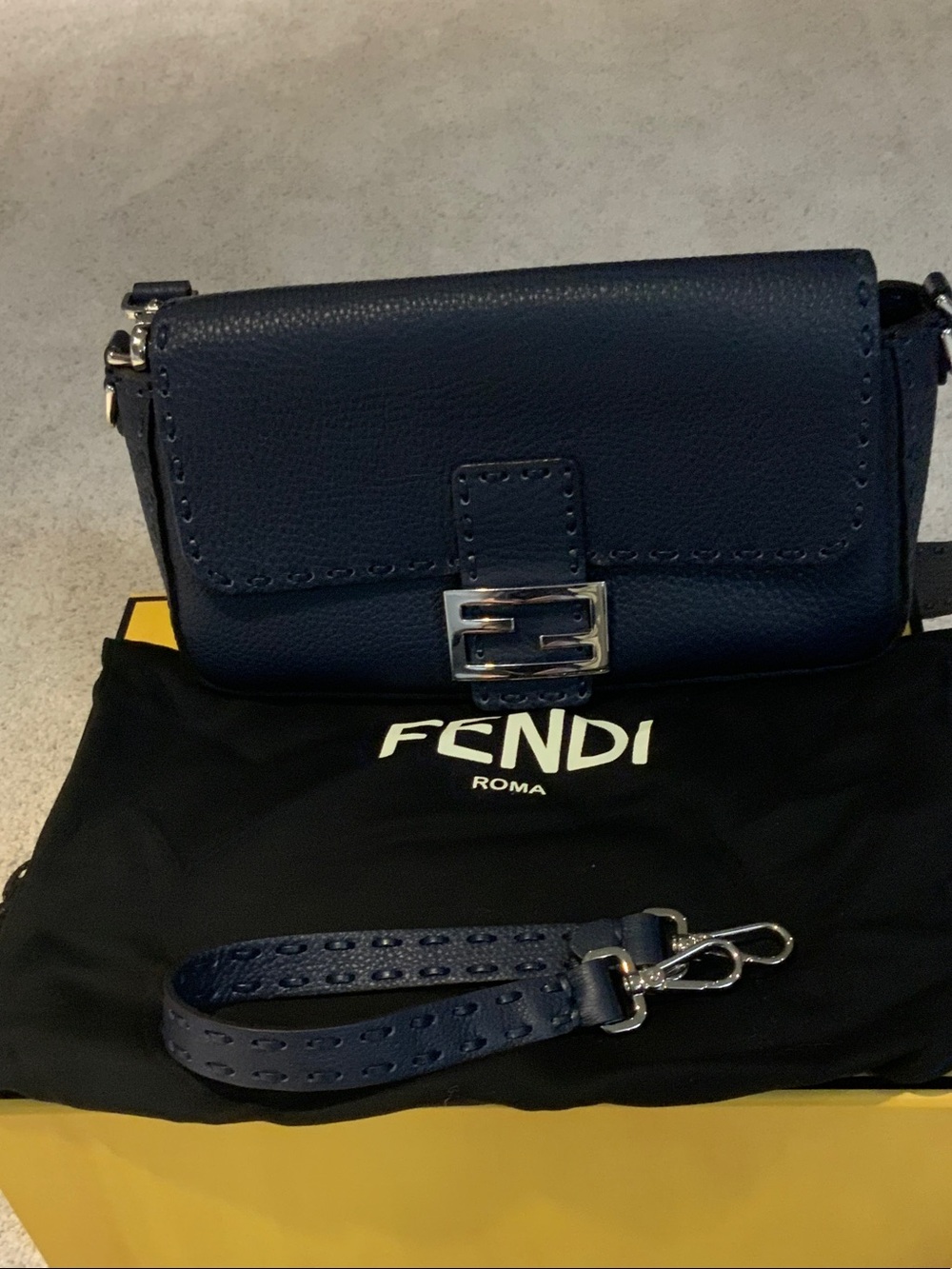 Fendi Baguette - Navy Leather Shoulder Bag with Silver Hardware - Picture 5 of 5
